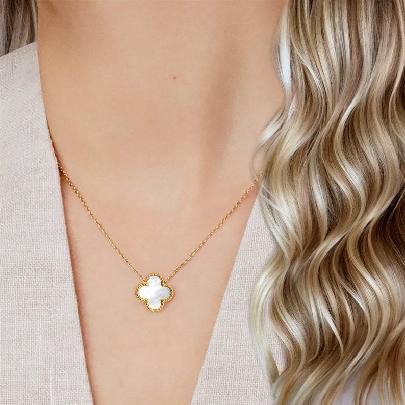 Collier trèfle blanc Diana